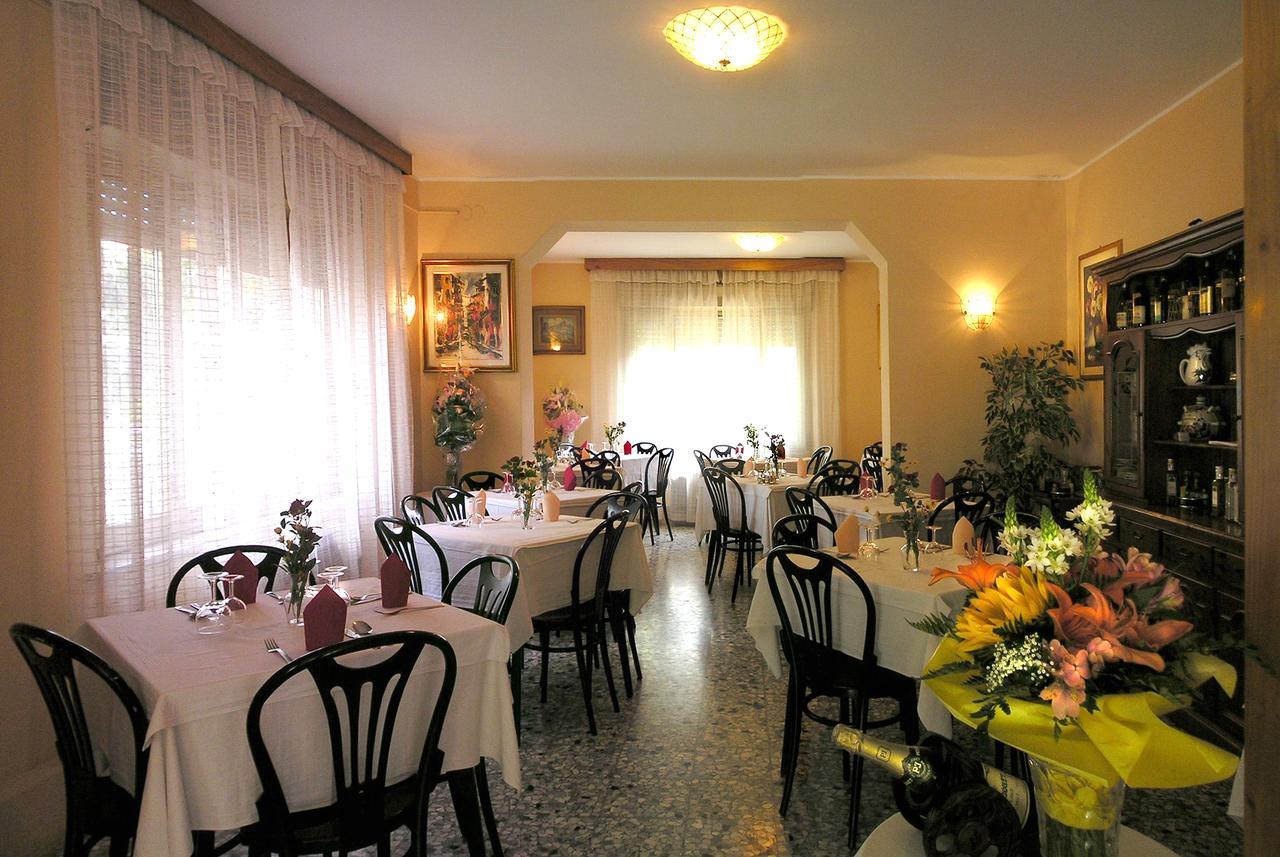 Pensione Giardino Lignano Sabbiadoro Kültér fotó